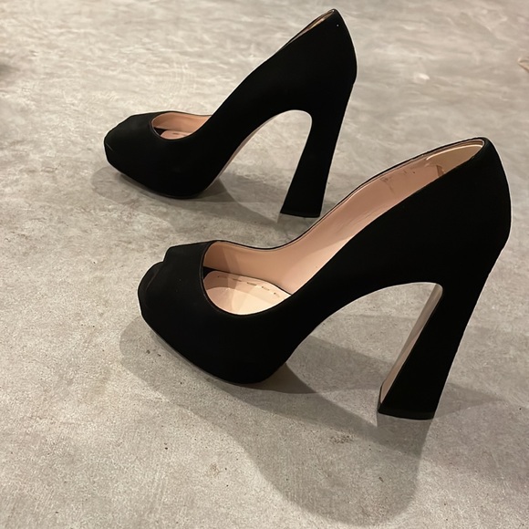 Magnificent Miu Miu suede platform heels. - Picture 3 of 6